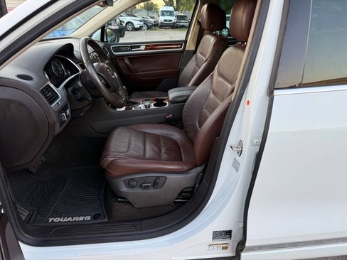 Used 2013 Volkswagen Touareg TDI AWD/4WD image 12