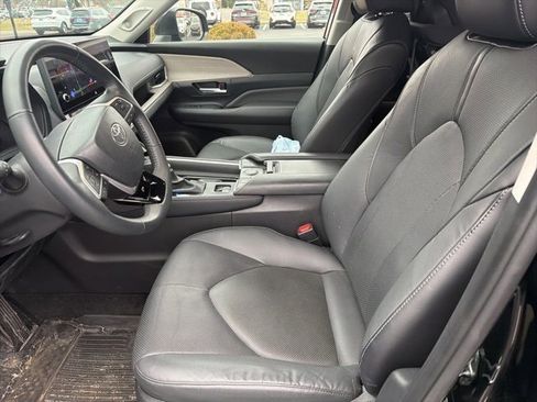 Used 2024 Toyota Grand Highlander Limited image 5
