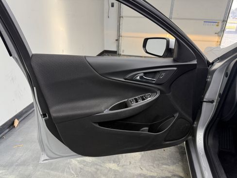 Used 2018 Chevrolet Malibu LT image 10