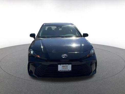Used 2025 Toyota Camry LE image 3