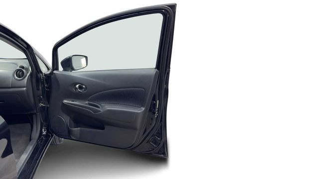 Used 2018 Nissan Versa Note SV FWD image 9