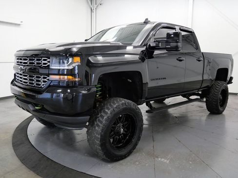 Used 2019 Chevrolet Silverado 1500 Custom w/ Custom Convenience Package AWD/4WD image 3