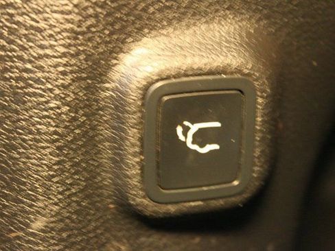 Used 2021 Jeep Cherokee Latitude Lux w/ Comfort/Convenience Group image 17