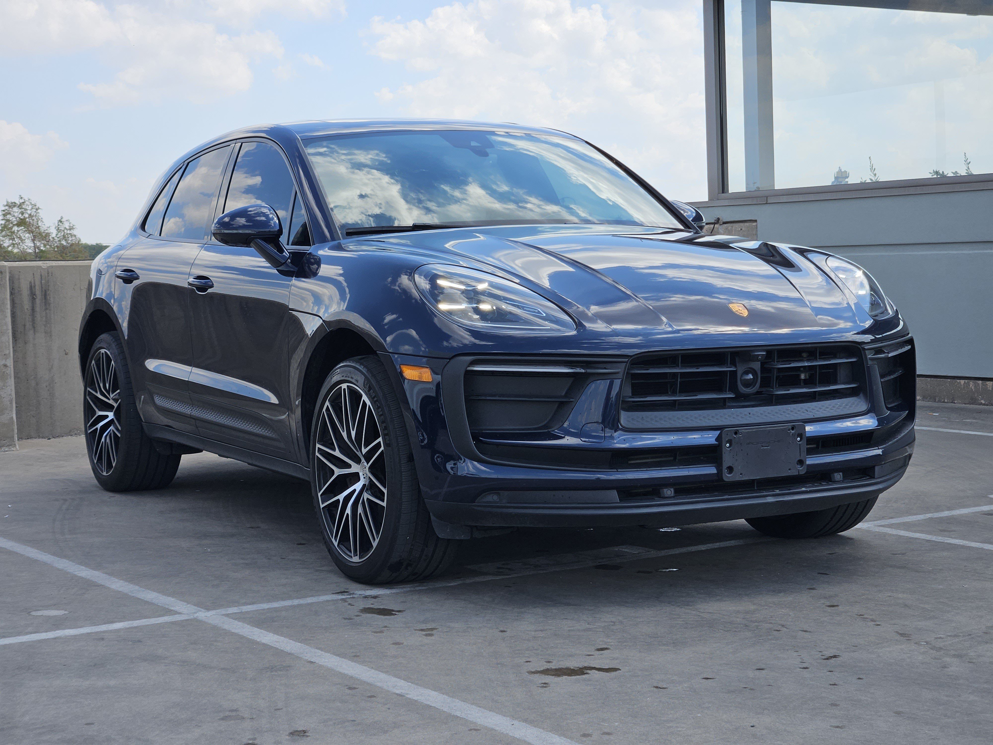 Certified 2023 Porsche Macan AWD/4WD image 10
