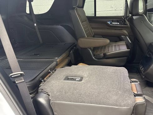 New 2026 GMC Yukon Denali Ultimate w/ LPO, Floor Liner Package AWD/4WD image 11