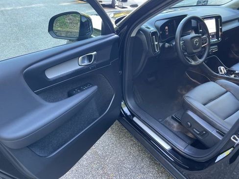 Certified 2026 Volvo XC40 B5 Plus w/ Protection Package Premier image 11