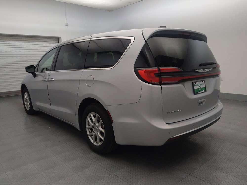Used 2024 Chrysler Pacifica Touring-L FWD image 5