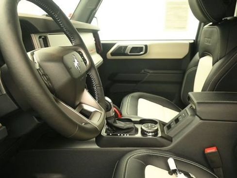 New 2026 Ford Bronco Outer Banks w/ Sasquatch Package AWD/4WD image 20
