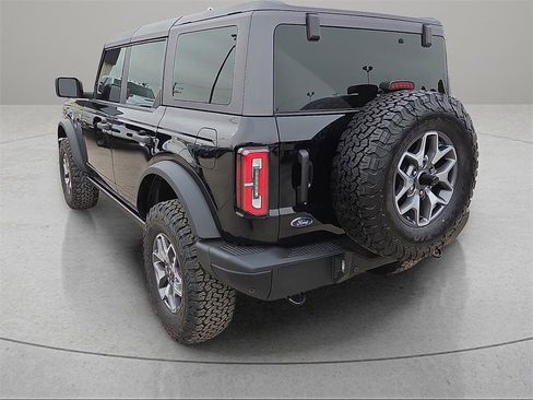 Used 2024 Ford Bronco Badlands image 3