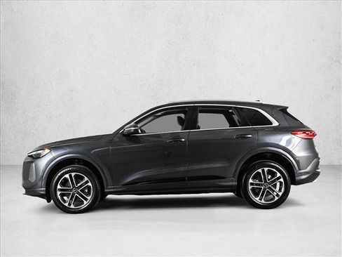 Certified 2025 Audi Q5 Premium w/ Convenience Package AWD/4WD image 9