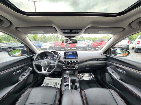 Used 2024 Nissan Sentra SR w/ SR Premium Package FWD image 9