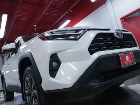 Used 2022 Toyota RAV4 XLE Premium image 31