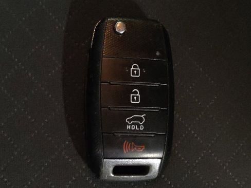 Used 2020 Kia Sorento FWD V6 image 32