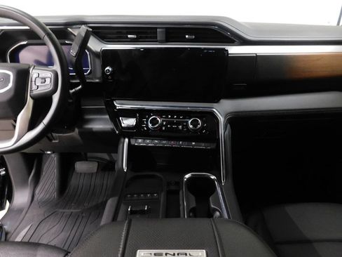 Used 2025 GMC Sierra 3500 Denali w/ Denali Reserve Package AWD/4WD image 42