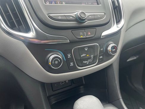 Used 2024 Chevrolet Equinox LS w/ LS Convenience Package image 18