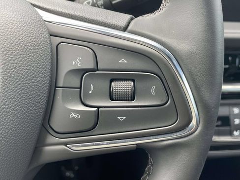 Used 2025 Buick Envista Sport Touring w/ Advanced Safety Package FWD image 25