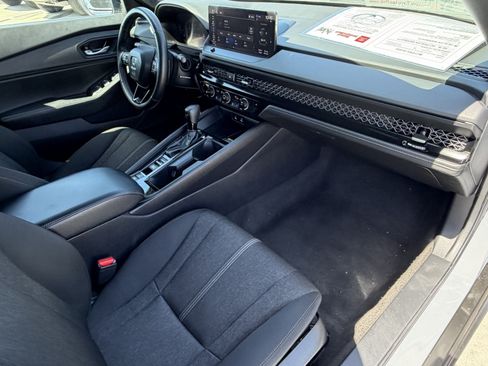 Used 2025 Honda Accord Sport image 9