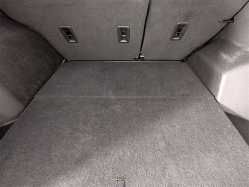 Used 2024 GMC Terrain SLT image 28