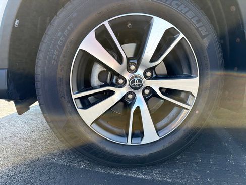 Used 2018 Toyota RAV4 XLE AWD/4WD image 21