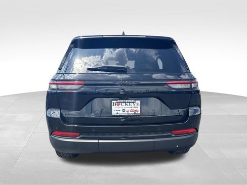 Used 2023 Jeep Grand Cherokee Altitude AWD/4WD image 4