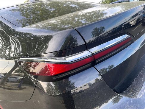 Used 2023 BMW 740i image 28