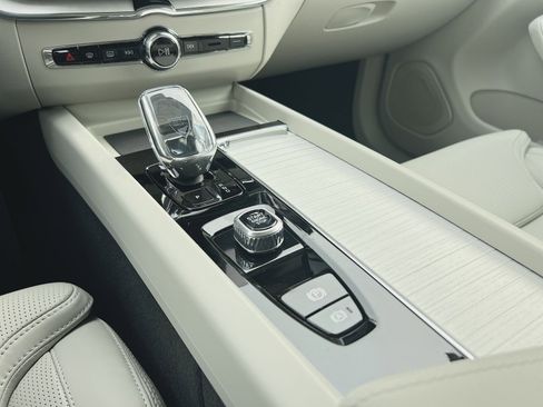 New 2026 Volvo XC60 T8 Ultra w/ Climate Package AWD/4WD image 22
