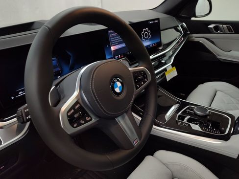 Used 2026 BMW X5 xDrive40i w/ M Sport Package AWD/4WD image 23
