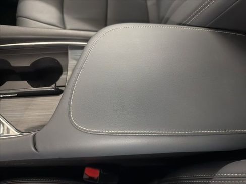 Used 2021 Buick Enclave Essence FWD image 29