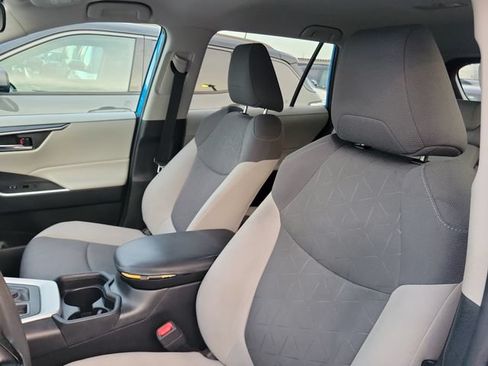 Used 2020 Toyota RAV4 XLE FWD image 9
