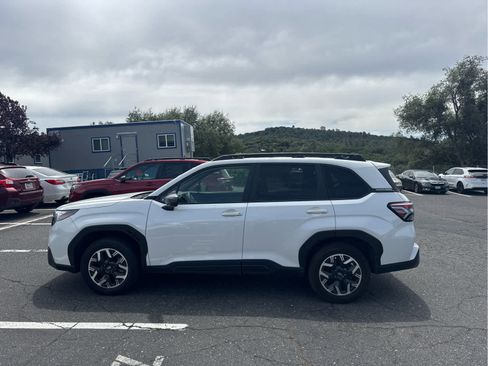 Used 2025 Subaru Forester Premium AWD/4WD image 8