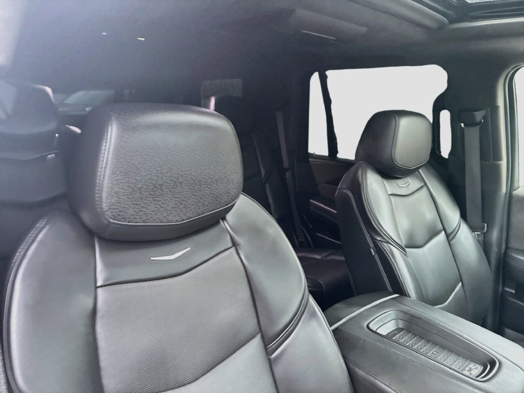 Used 2020 Cadillac Escalade Platinum w/ Escalade Sport Edition AWD/4WD image 31