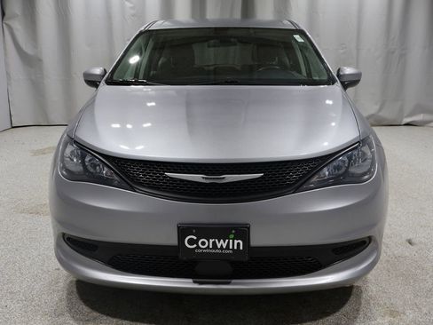 Used 2021 Chrysler Voyager LX image 7