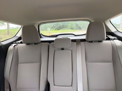 Used 2017 Ford Escape SE w/ Equipment Group 201A FWD image 17