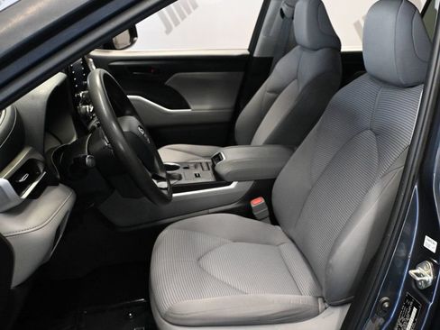 Used 2020 Toyota Highlander L FWD image 14