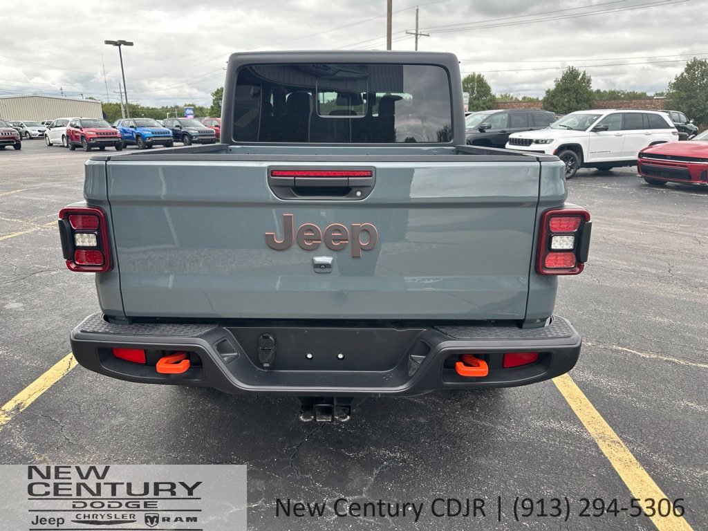 Used 2026 Jeep Gladiator Mojave AWD/4WD image 4