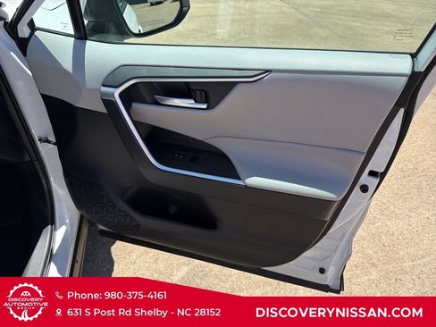 Used 2020 Toyota RAV4 XLE w/ Convenience Package FWD image 40