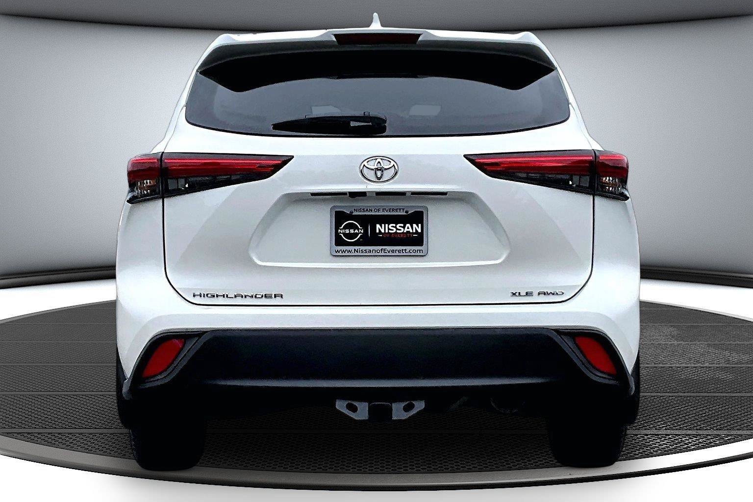 Used 2021 Toyota Highlander XLE AWD/4WD image 6