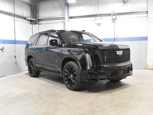 Used 2026 Cadillac Escalade V w/ LPO, ONYX Package AWD/4WD image 31