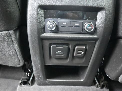 Used 2023 Chevrolet Traverse RS image 43