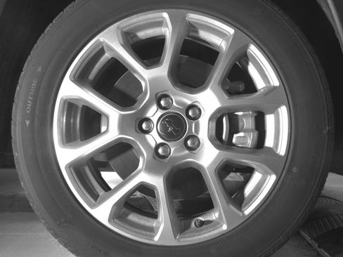 Used 2025 Jeep Compass Limited image 13