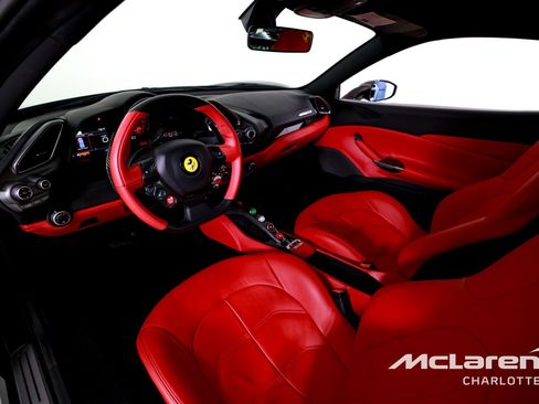 Used 2018 Ferrari 488 GTB RWD image 12