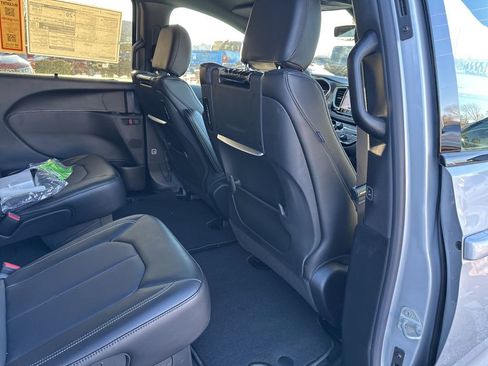 New 2026 Chrysler Pacifica Select image 43