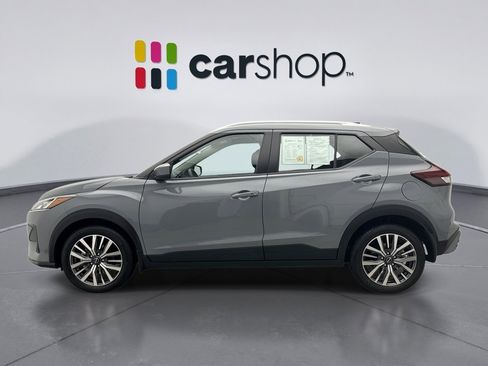 Used 2023 Nissan Kicks SV image 2