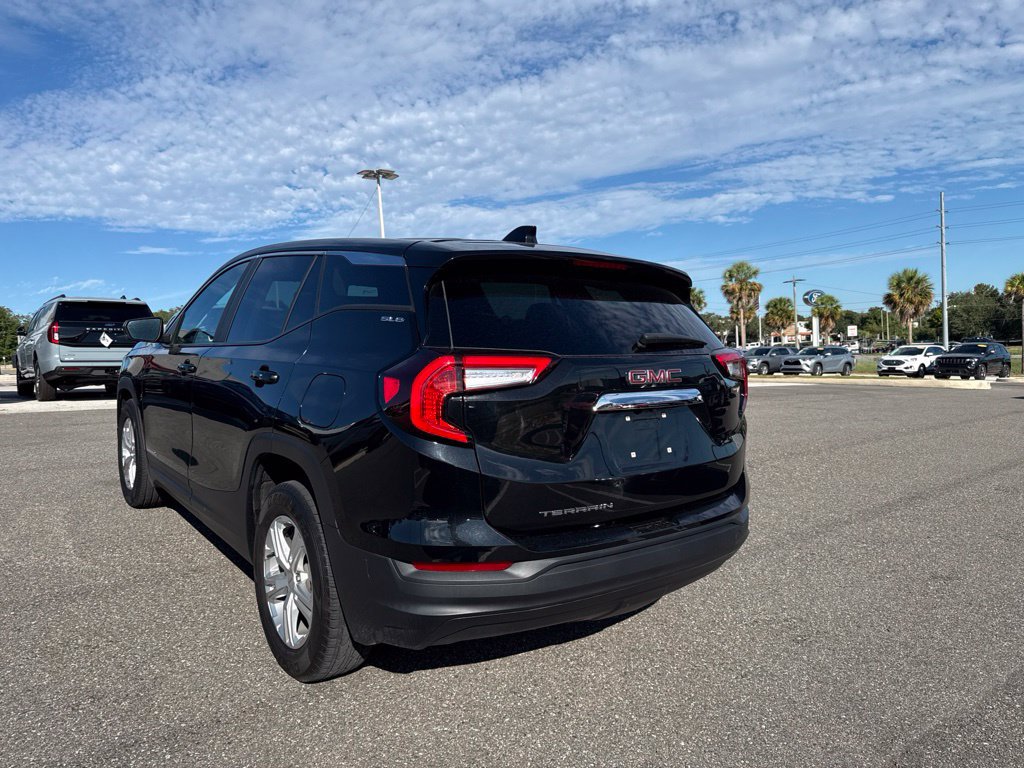 Used 2024 GMC Terrain SLE FWD image 3