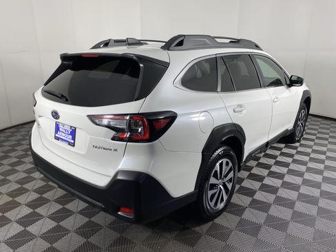 Used 2023 Subaru Outback Premium AWD/4WD image 7