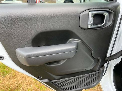 Used 2024 Jeep Wrangler Unlimited w/ Convenience Group image 16