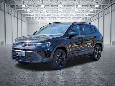 New 2026 Volkswagen Taos SE image 9