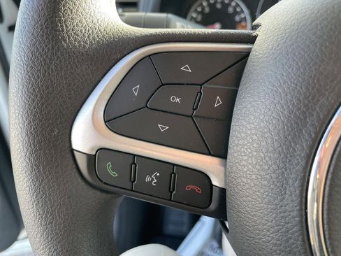 Used 2023 Jeep Renegade Latitude image 13