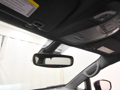 Used 2025 Chrysler Pacifica Select image 27