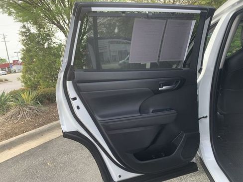 Certified 2026 Toyota Highlander XLE image 15